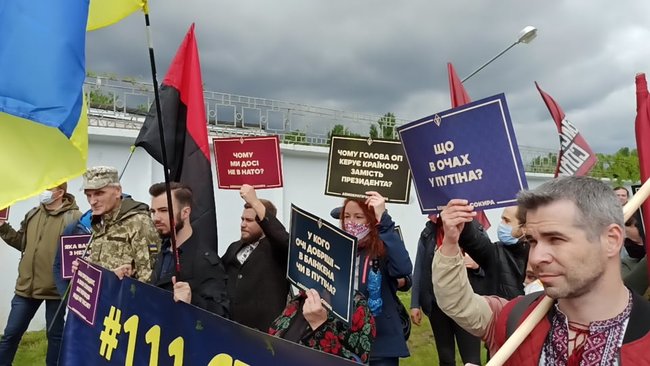 Зеленський любить теплі ванни, але хто сказав, що ця тепла рідина - вода?: Під стінами ДП Антонов відбувається акція 22