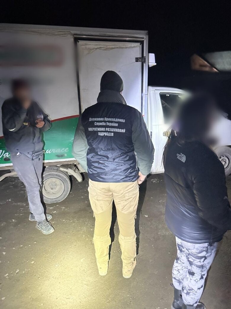 Затримано двох переправників на Закарпатті, які намагалися незаконно переправити осіб через кордон