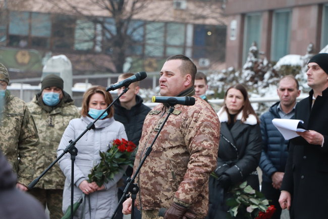 Із загиблим на Донбасі воїном Маріупольської бригади Олегом Андрієнком попрощалися в Запоріжжі 12