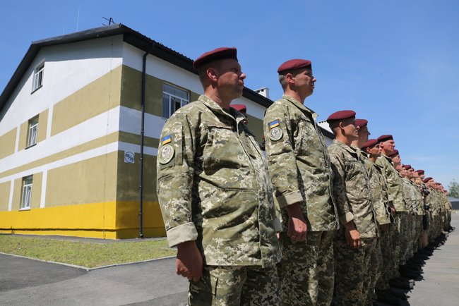 Полторак нагородив військовослужбовців 148-го окремого гаубичного самохідно-артилерійського дивізіону 08
