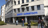 Кількість звернень переселенців до центрів зайнятості впала на 40%