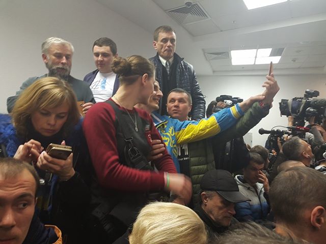 Savchenko trial: indictee in trident-decorated sweater calls Putin to release Ukrainian hostages 02 Savchenko trial: indictee in trident-decorated sweater calls Putin to release Ukrainian hostages 02