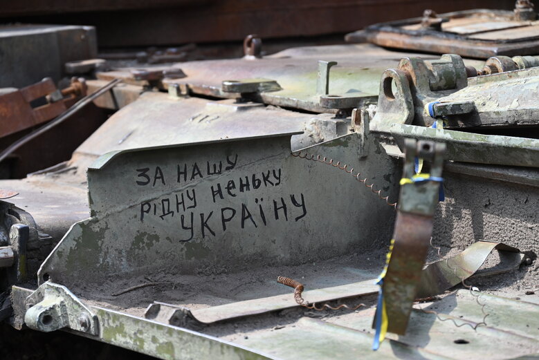 Выставка уничтоженной военной техники РФ на столичном Крещатике 14