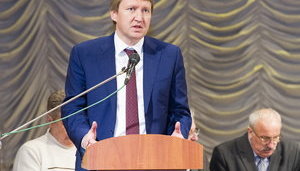 Кутовой будет отстаивать запуск рынка земли путем продажи права аренды