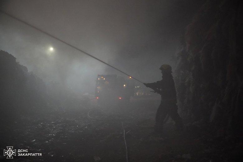 Сміттєвий полігон палає на Закарпатті: що відомо?