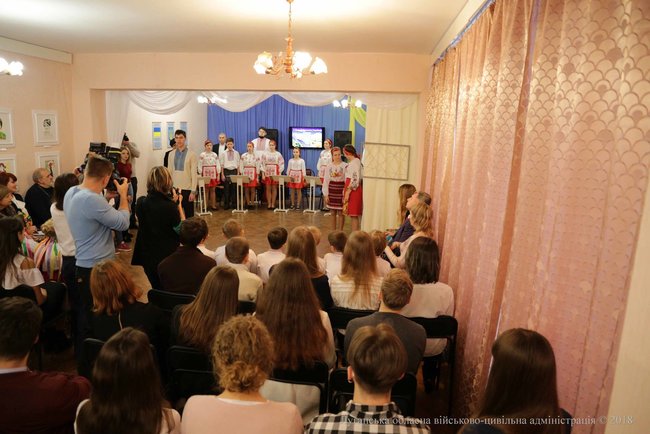 Первоклассникам в Луганской области ко Дню Соборности раздали патриотические комиксы Приключения Никитки 08
