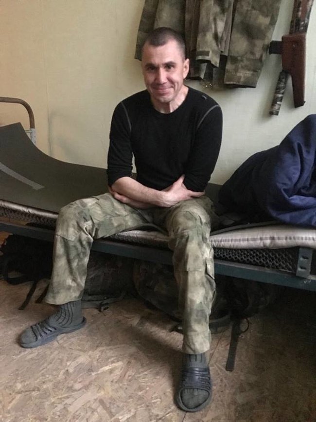 Разведчик Александр Колодяжный, водрузивший украинский флаг над старым терминалом ДАП: Операция заняла считаные минуты. Противник даже не понял, как все произошло 05