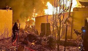 Вночі окупанти завдали авіаудару по Херсону: загинув чоловік. ФОТОрепортаж