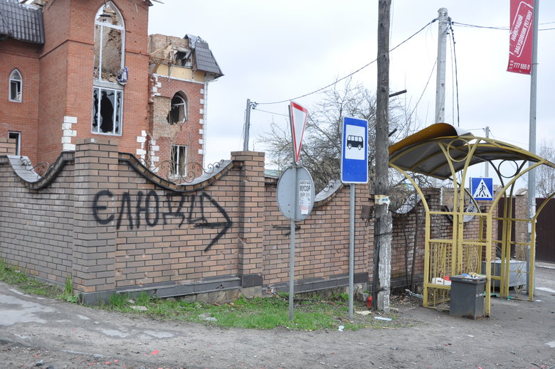 Зруйноване окупантами селище Горенка у передмісті Києва 64