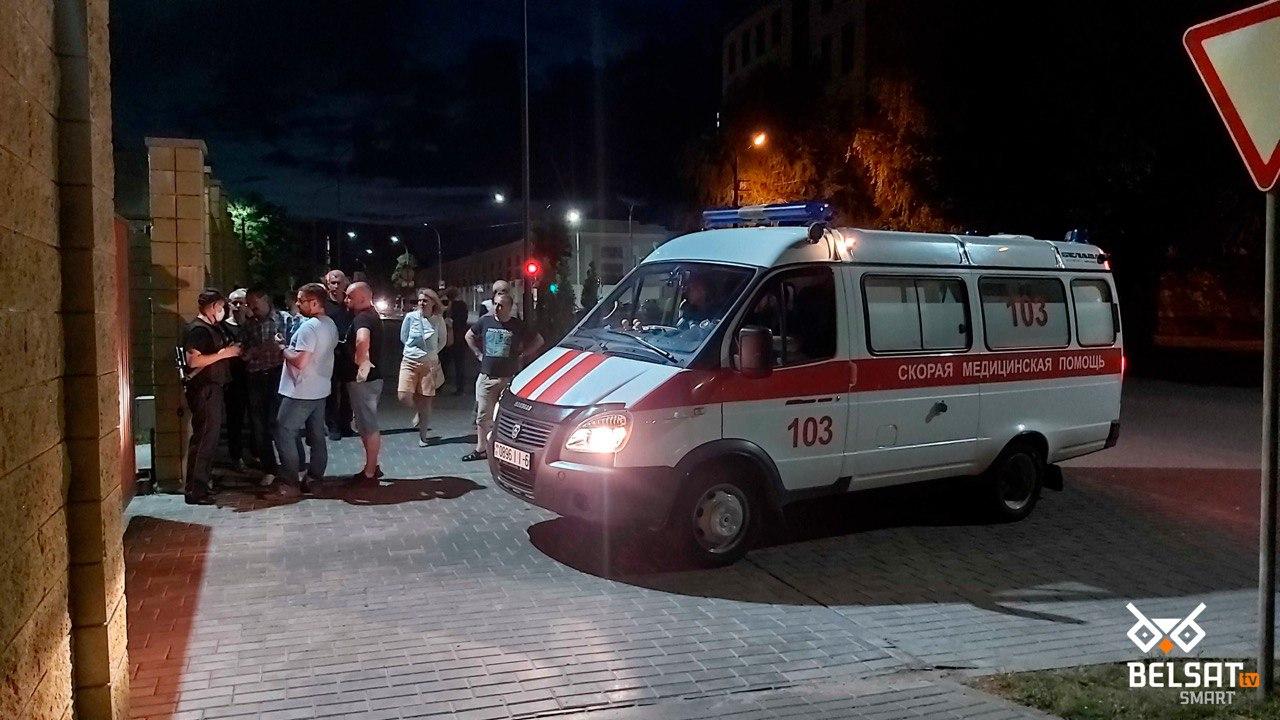 Протесты в Беларуси: ОМОН под видом скорой помощи приезжал на место вызова  и задерживает протестующих | Цензор.НЕТ