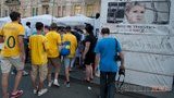 Шведы выстроились в очередь за футболками "Free Yulia". ФОТОрепортаж