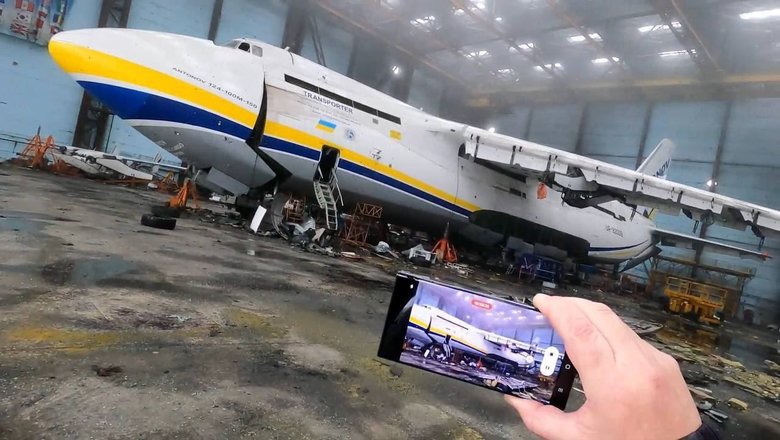 Ангар із зруйнованою Мрією у звільненому Гостомелі 01