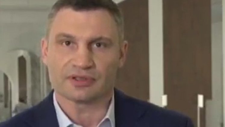 "Я 35 років живу в Києві, і те, що вчора вночі відбувалося, я уперше пережив", - Кличко про забруднення повітря