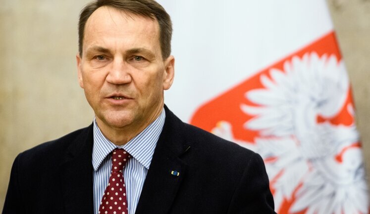 Sikorski advised Putin to give Vladivostok to China: Russia is making itself dependent on China