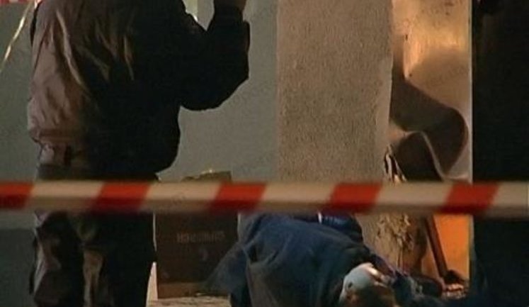 Милиция сбегает, увидев журналистов: вооруженные рейдеры захватили стоянку в Киеве. ВИДЕО (обновлено)