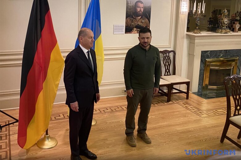 Президент України Зеленський і канцлер Німеччини Шольц зустрілися в США