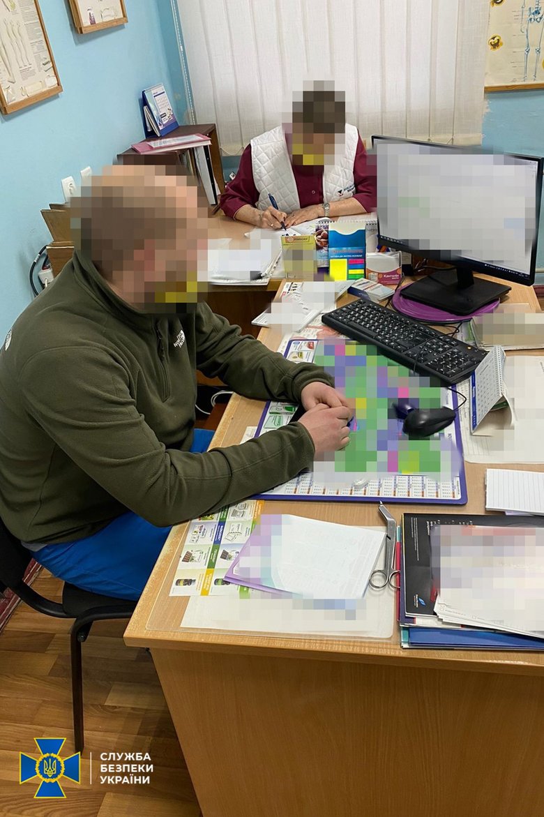 Імітація одного уколу вакцини - 3 тис. грн: СБУ викрила у Києві групу шахраїв, які виготовляли та продавали фальшиві COVID-сертифікати 01 Імітація одного уколу вакцини - 3 тис. грн: СБУ викрила у Києві групу шахраїв, які виготовляли та продавали фальшиві COVID-сертифікати 01