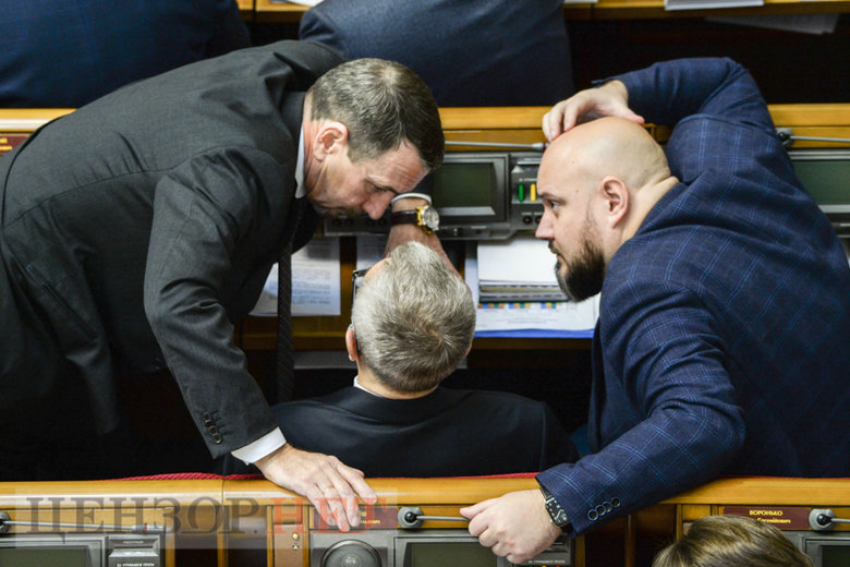 Слуги народа смеются над политическими мемами, выход Сохи из СН, разговор Разумкова с Николаенко и игра на телефоне Задорожного, - работа Рады 30 ноября 06