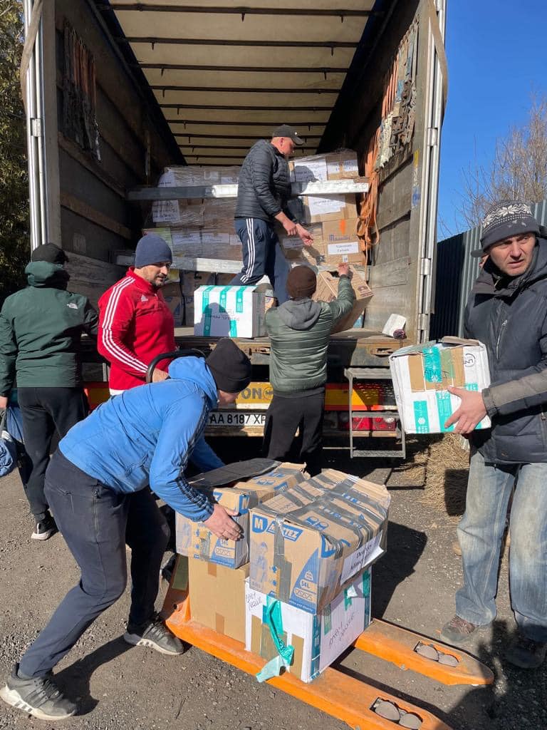 З Франції до України прибули 50 тонн гуманітарної допомоги 03