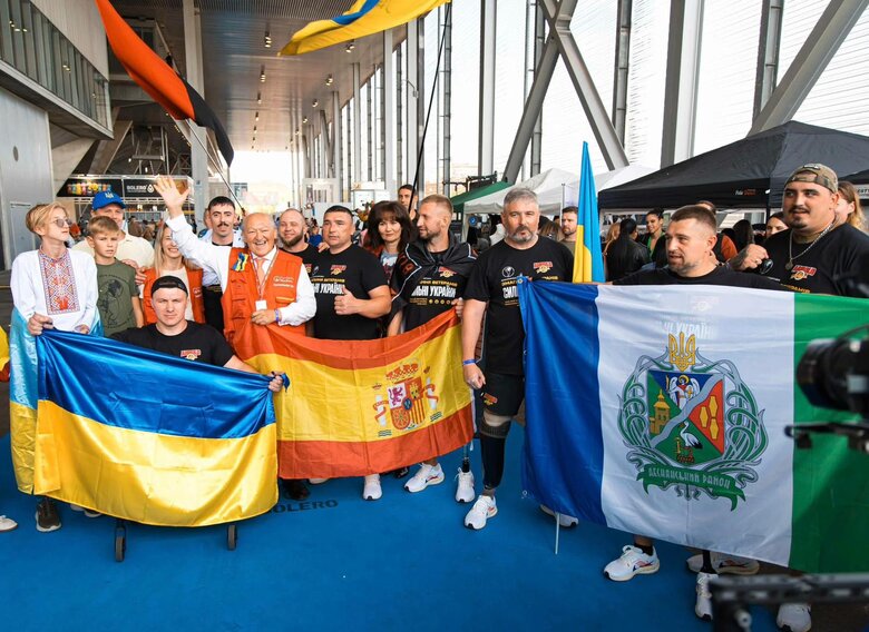 Ukrainian veterans set strongman world record 02