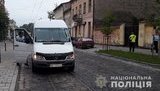 Недалеко от центра Львова два автомобиля насмерть сбили женщину, переходившую дорогу по пешеходному переходу. ФОТО