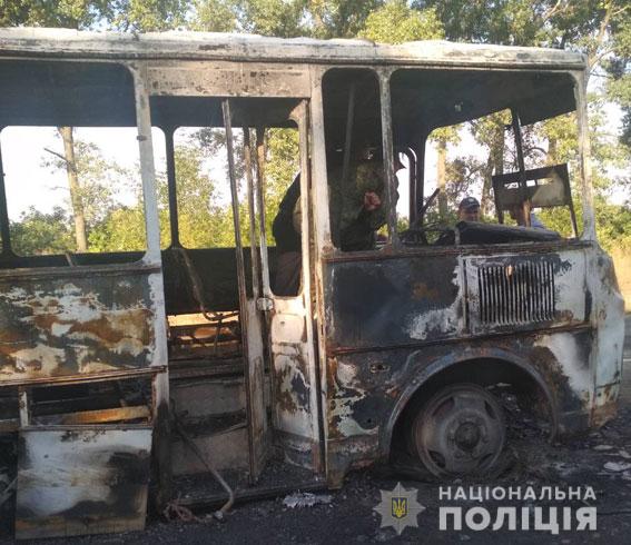 Автобус, перевозивший детей, загорелся на Сумщине, - Нацполиция 04