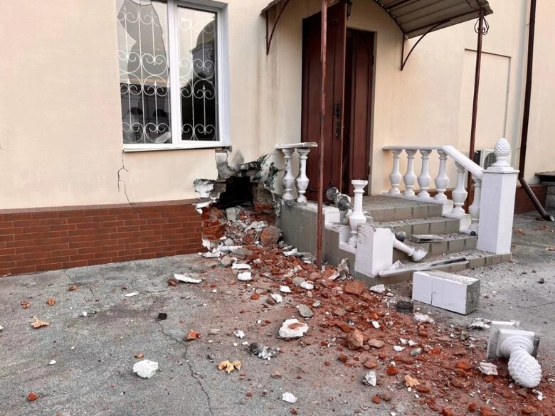 Kherson’s Holy Spirit Cathedral damaged as result of night shelling 04
