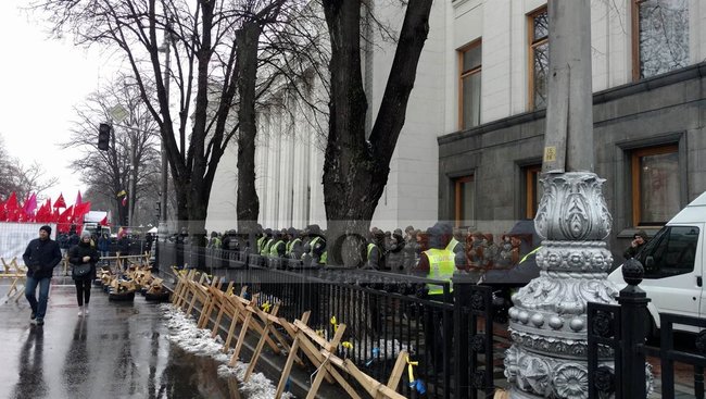 Several political forces launch rallies outside Rada 18