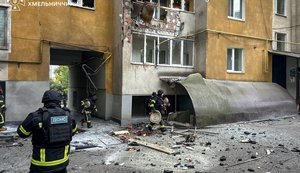 Наслідки атаки РФ на Хмельниччину: Пошкоджено будинок, минулося без постраждалих. ВІДЕО+ФОТОрепортаж