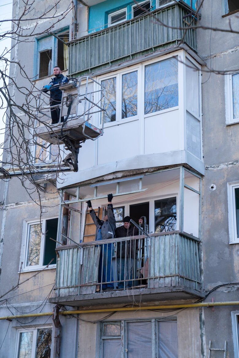 У Кропивницькому відновлюють пошкоджені після атаки 20 березня будинки