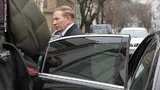Кучма вышел из ГПУ и скрылся от журналистов