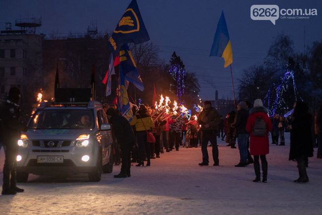 Факельный марш прошел в честь дня рождения Бандеры в Славянске 07 Факельный марш прошел в честь дня рождения Бандеры в Славянске 07