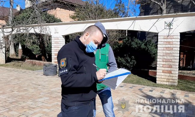На подвір’я співвласниці мережі одеських кінотеатрів з квадрокоптера скинули гранату 01