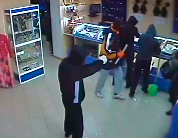 нападение магазин