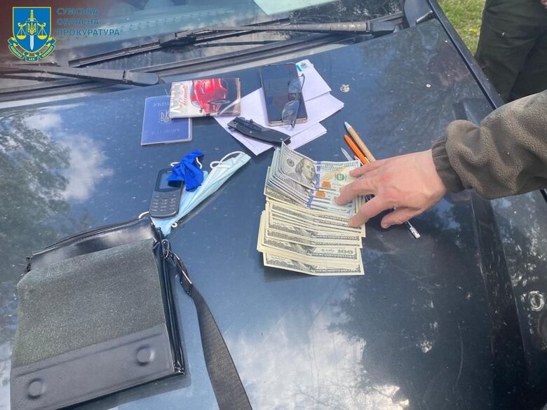 На Сумщині затримали уродженця РФ, який за 6,5 тис. доларів переправляв людей до Росії через Молдову 02 На Сумщині затримали уродженця РФ, який за 6,5 тис. доларів переправляв людей до Росії через Молдову 02