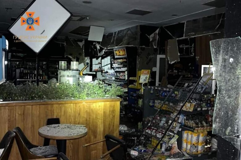 Missile attack on Dnipro: fire at gas station extinguished 02