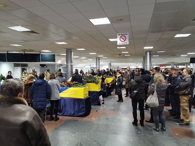 Керівництво держави висловило співчуття рідним загиблих в Ірані українців 06