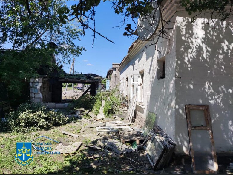 Окупанти вдарили трьома авіабомбами по Ворожбі та Білопіллю на Сумщині, двоє поранених