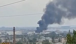 В окупованій Феодосії після прильотів горить нафтобаза. ВIДЕО