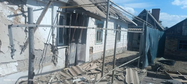 Наслідки ворожого обстрілу Нікопольського району Дніпропетровщини 01