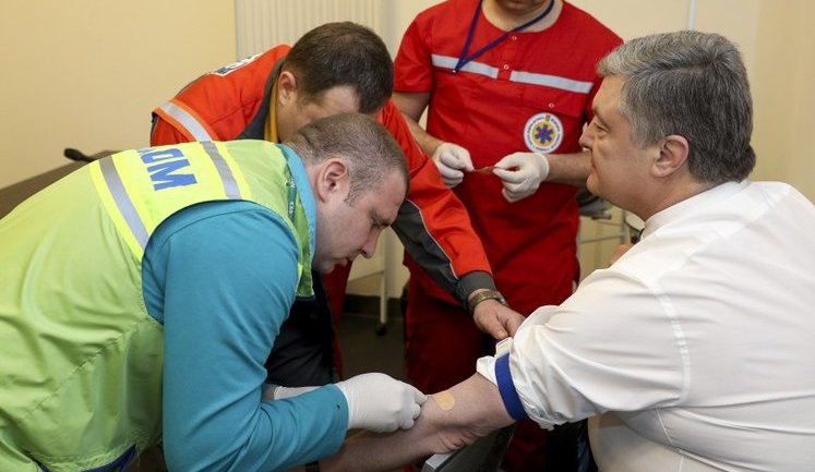На "Олімпійському" почали водити екскурсії в кімнату, в якій Порошенко здавав аналізи