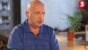 Не можна послаблювати тиск під час переговорів із Росією, - Турчинов