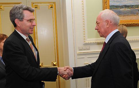 азаров пайатт