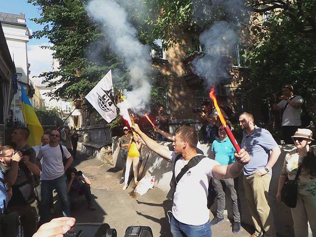 Волю Віталію Марківу, - під посольством Італії вимагали звільнити арештованого бійця Нацгвардії 03