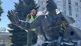 В Кременчуге демонтировали памятник большевистским матросам Днепровской флотилии