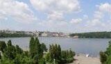 В Тернополе Ющенко повсюду встречали студенты с флагами