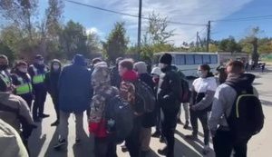 "Мирная акция двух общественных организаций" под домом Порошенко: дежурят 60 полицейских, в "ЕС" заявляют о провокациях со стороны титушек. ВИДЕО+ФОТОрепортаж