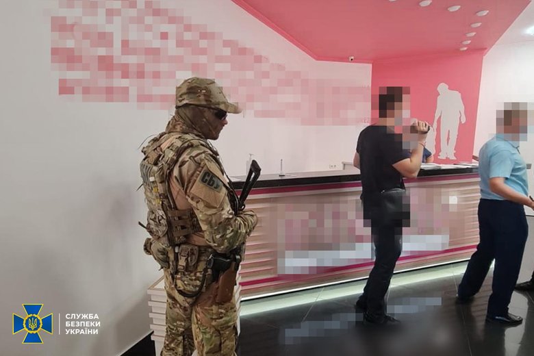 СБУ блокировала международную мошенническую схему по суррогатному материнству в Винницкой области: жертвами аферистов стали по меньшей мере 50 иностранцев и граждан Украины 01