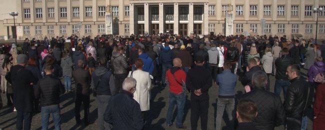 Протестующие требовали не вводить жесткий карантин в Ужгороде 03