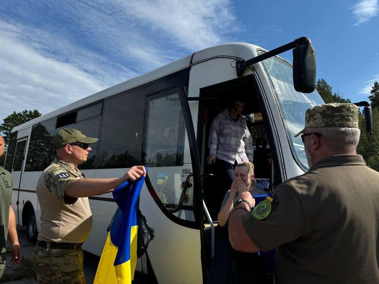 Із російського полону визволено 49 громадян України
